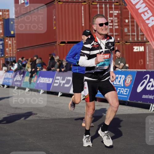 03.10.2025 - Köhlbrandbrückenlauf Michael Burmester http://msf.ph/oto/9014112 03.10.2025 10:14:12 Ziel 1456, 1510, 1588, 1665, 1714, 1782, 1843, 1892, 1947, 2007, 2276, 2345, 2699, 3168, 3326, 3540, 3644 meine-sportfotos.de