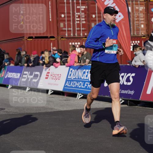 03.10.2025 - Köhlbrandbrückenlauf Michael Burmester http://msf.ph/oto/9014122 03.10.2025 10:14:13 Ziel 1456, 1510, 1665, 1714, 1843, 2007, 2276, 2345, 2699, 3168, 3326, 3540, 3644, 3665, 3666 meine-sportfotos.de