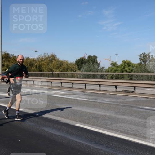 03.10.2025 - Köhlbrandbrückenlauf Julia Fischer http://msf.ph/oto/9014171 03.10.2025 13:08:45 Position 3  meine-sportfotos.de