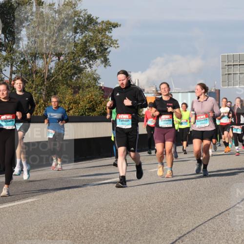03.10.2025 - Köhlbrandbrückenlauf Luisa Fischer http://msf.ph/oto/9014177 03.10.2025 10:58:19 Position 3 3057, 3515, 2054, 2687 meine-sportfotos.de