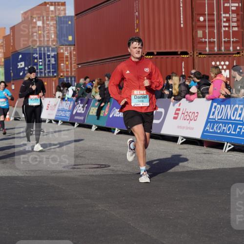 03.10.2025 - Köhlbrandbrückenlauf Michael Burmester http://msf.ph/oto/9014178 03.10.2025 10:14:16 Ziel 1456, 1510, 1735, 1843, 2007, 2345, 2699, 2749, 3168, 3326, 3540, 3644, 3665, 3666 meine-sportfotos.de