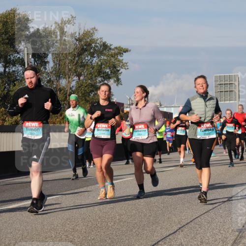 03.10.2025 - Köhlbrandbrückenlauf Luisa Fischer http://msf.ph/oto/9014201 03.10.2025 10:58:21 Position 3 3515, 1169, 2054, 2687 meine-sportfotos.de