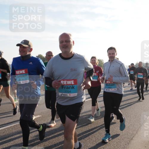 03.10.2025 - Köhlbrandbrückenlauf Fabian Wolf http://msf.ph/oto/9014221 03.10.2025 09:24:29 Position 3 2873, 2633, 1704, 028, 3661 meine-sportfotos.de