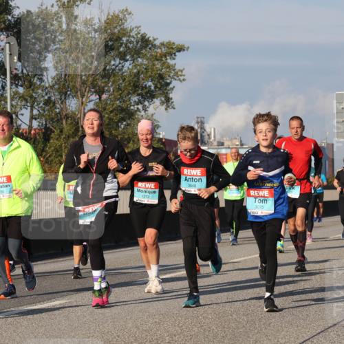 03.10.2025 - Köhlbrandbrückenlauf Luisa Fischer http://msf.ph/oto/9014240 03.10.2025 10:58:25 Position 3 1220, 1272, 3648, 3075 meine-sportfotos.de
