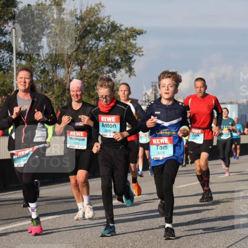 03.10.2025 - Köhlbrandbrückenlauf Luisa Fischer http://msf.ph/oto/9014247 03.10.2025 10:58:26 Position 3 1220, 20, 1272, 3648, 3075, 21, 25, 3028 meine-sportfotos.de