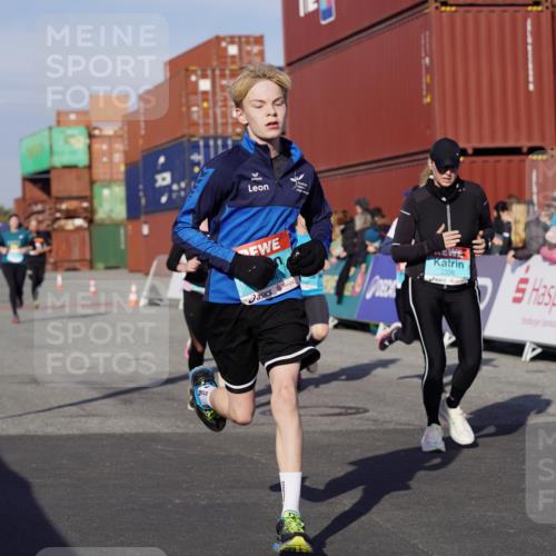 03.10.2025 - Köhlbrandbrückenlauf Michael Burmester http://msf.ph/oto/9014255 03.10.2025 10:14:18 Ziel 1456, 1510, 1735, 1843, 2345, 2749, 3168, 3326, 3644, 3665, 3666 meine-sportfotos.de