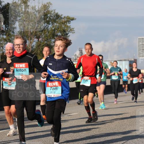 03.10.2025 - Köhlbrandbrückenlauf Luisa Fischer http://msf.ph/oto/9014256 03.10.2025 10:58:26 Position 3 30, 1272, 3648, 3075, 3028 meine-sportfotos.de