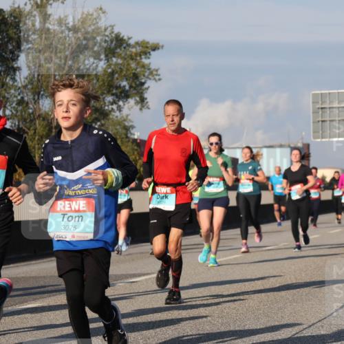 03.10.2025 - Köhlbrandbrückenlauf Luisa Fischer http://msf.ph/oto/9014259 03.10.2025 10:58:27 Position 3 3648, 3075, 3028 meine-sportfotos.de