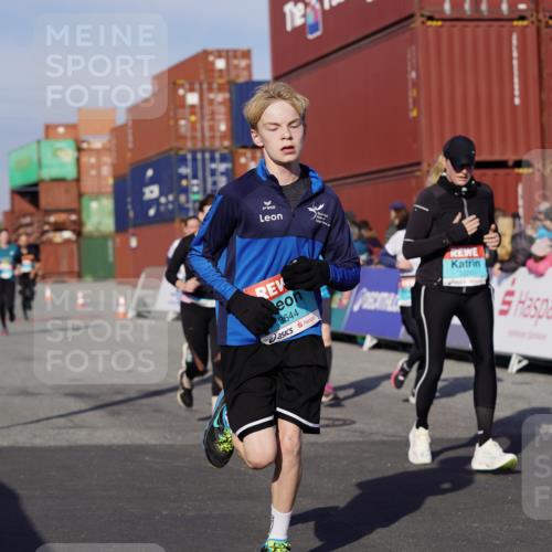 03.10.2025 - Köhlbrandbrückenlauf Michael Burmester http://msf.ph/oto/9014265 03.10.2025 10:14:18 Ziel 1456, 1510, 1735, 1843, 2345, 2749, 3168, 3326, 3644, 3665, 3666 meine-sportfotos.de