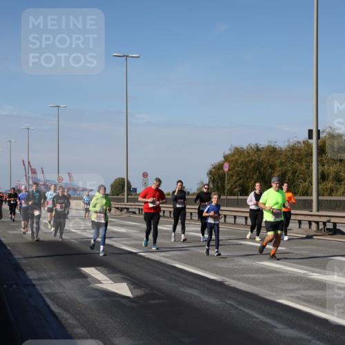 03.10.2025 - Köhlbrandbrückenlauf Julia Fischer http://msf.ph/oto/9014300 03.10.2025 13:09:14 Position 3  meine-sportfotos.de