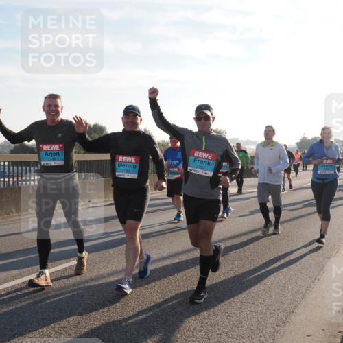 03.10.2025 - Köhlbrandbrückenlauf Fabian Wolf http://msf.ph/oto/9014303 03.10.2025 09:24:33 Position 3 2784, 2783, 2782 meine-sportfotos.de