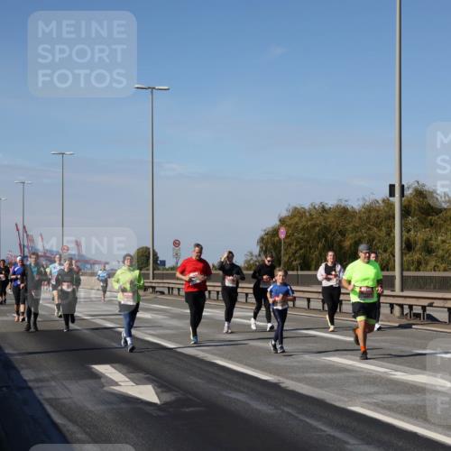 03.10.2025 - Köhlbrandbrückenlauf Julia Fischer http://msf.ph/oto/9014306 03.10.2025 13:09:15 Position 3  meine-sportfotos.de