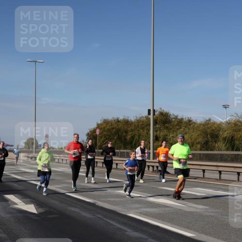 03.10.2025 - Köhlbrandbrückenlauf Julia Fischer http://msf.ph/oto/9014310 03.10.2025 13:09:16 Position 3  meine-sportfotos.de