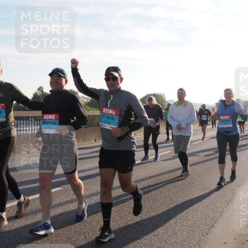 03.10.2025 - Köhlbrandbrückenlauf Fabian Wolf http://msf.ph/oto/9014318 03.10.2025 09:24:34 Position 3 2784, 2782, 2783 meine-sportfotos.de