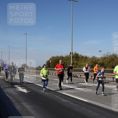 03.10.2025 - Köhlbrandbrückenlauf Julia Fischer http://msf.ph/oto/9014320 03.10.2025 13:09:18 Position 3  meine-sportfotos.de