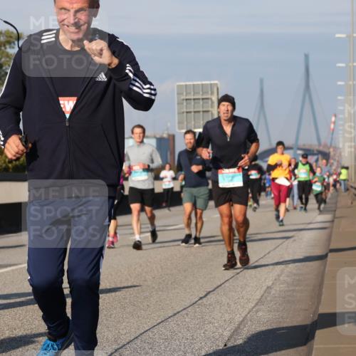 03.10.2025 - Köhlbrandbrückenlauf Luisa Fischer http://msf.ph/oto/9014322 03.10.2025 10:58:32 Position 3  meine-sportfotos.de