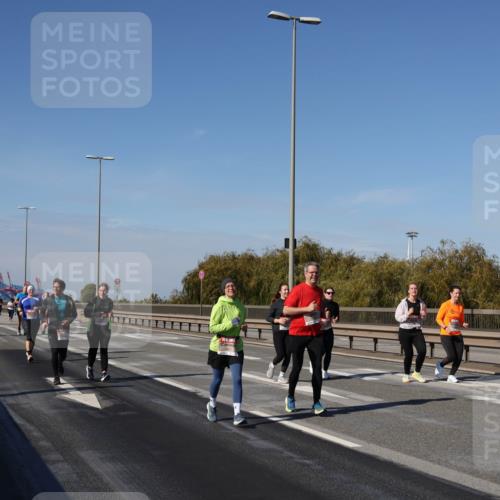 03.10.2025 - Köhlbrandbrückenlauf Julia Fischer http://msf.ph/oto/9014328 03.10.2025 13:09:19 Position 3  meine-sportfotos.de