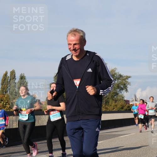 03.10.2025 - Köhlbrandbrückenlauf Luisa Fischer http://msf.ph/oto/9014329 03.10.2025 10:58:33 Position 3 7, 1843, 25, 1460, 3724 meine-sportfotos.de