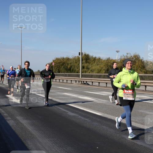 03.10.2025 - Köhlbrandbrückenlauf Julia Fischer http://msf.ph/oto/9014339 03.10.2025 13:09:20 Position 3 5821 meine-sportfotos.de