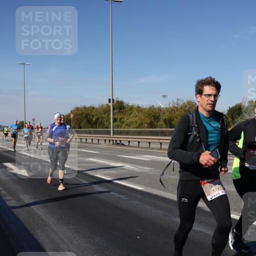 03.10.2025 - Köhlbrandbrückenlauf Julia Fischer http://msf.ph/oto/9014349 03.10.2025 13:09:23 Position 3 5745, 6747, 6749 meine-sportfotos.de