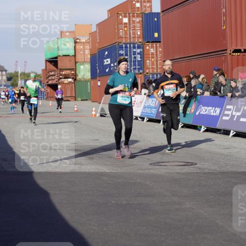 03.10.2025 - Köhlbrandbrückenlauf Michael Burmester http://msf.ph/oto/9014380 03.10.2025 10:14:23 Ziel 1735, 1925, 2749, 3168, 3326, 3461, 3644, 3665, 3666 meine-sportfotos.de