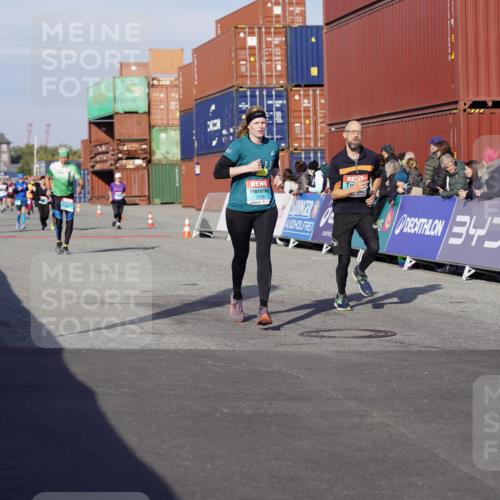 03.10.2025 - Köhlbrandbrückenlauf Michael Burmester http://msf.ph/oto/9014389 03.10.2025 10:14:23 Ziel 1735, 1925, 2749, 3168, 3326, 3461, 3644, 3665, 3666 meine-sportfotos.de