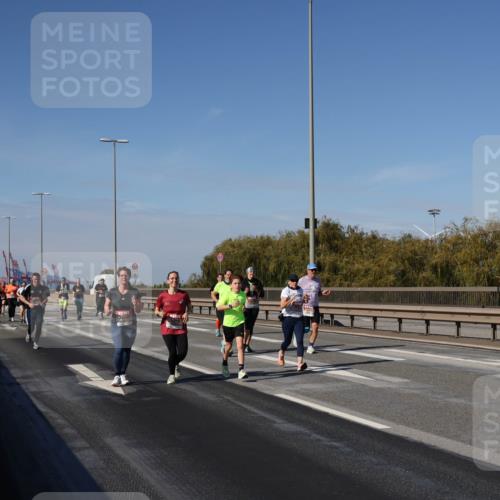 03.10.2025 - Köhlbrandbrückenlauf Julia Fischer http://msf.ph/oto/9014390 03.10.2025 13:09:35 Position 3  meine-sportfotos.de