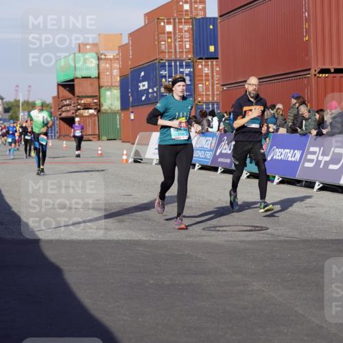 03.10.2025 - Köhlbrandbrückenlauf Michael Burmester http://msf.ph/oto/9014400 03.10.2025 10:14:23 Ziel 1735, 1925, 2749, 3168, 3326, 3461, 3644, 3665, 3666 meine-sportfotos.de