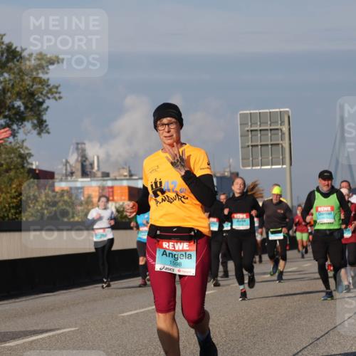 03.10.2025 - Köhlbrandbrückenlauf Luisa Fischer http://msf.ph/oto/9014407 03.10.2025 10:58:40 Position 3 1598 meine-sportfotos.de