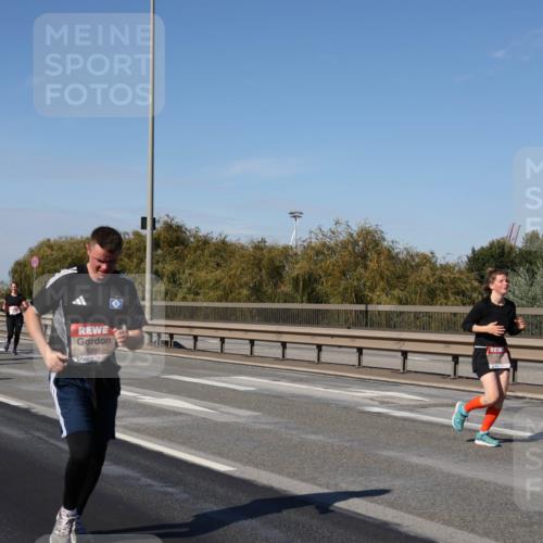 03.10.2025 - Köhlbrandbrückenlauf Julia Fischer http://msf.ph/oto/9014410 03.10.2025 13:09:41 Position 3 5256 meine-sportfotos.de