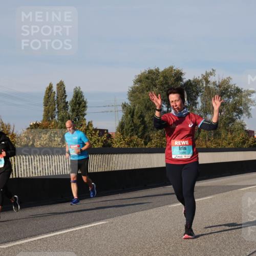03.10.2025 - Köhlbrandbrückenlauf Luisa Fischer http://msf.ph/oto/9014412 03.10.2025 10:58:41 Position 3 2122, 3596, 1598 meine-sportfotos.de