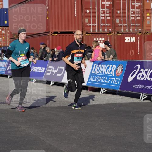 03.10.2025 - Köhlbrandbrückenlauf Michael Burmester http://msf.ph/oto/9014423 03.10.2025 10:14:24 Ziel 1735, 1925, 2749, 3168, 3461, 3644, 3665, 3666 meine-sportfotos.de