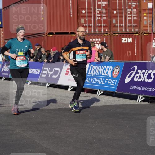 03.10.2025 - Köhlbrandbrückenlauf Michael Burmester http://msf.ph/oto/9014436 03.10.2025 10:14:24 Ziel 1735, 1925, 2749, 3168, 3461, 3644, 3665, 3666 meine-sportfotos.de