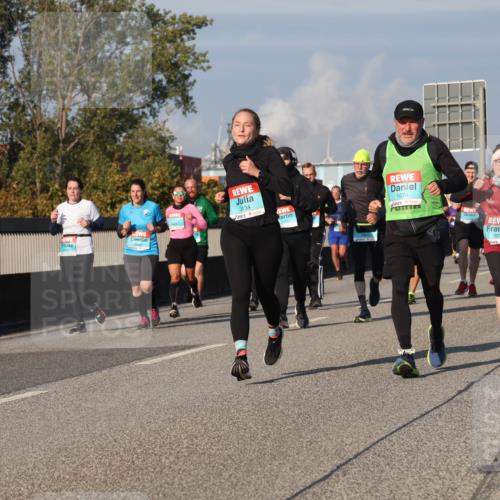03.10.2025 - Köhlbrandbrückenlauf Luisa Fischer http://msf.ph/oto/9014444 03.10.2025 10:58:44 Position 3 3134, 1674, 3500, 3499 meine-sportfotos.de