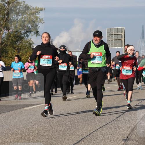 03.10.2025 - Köhlbrandbrückenlauf Luisa Fischer http://msf.ph/oto/9014448 03.10.2025 10:58:45 Position 3 3134, 1674, 3500, 3499 meine-sportfotos.de