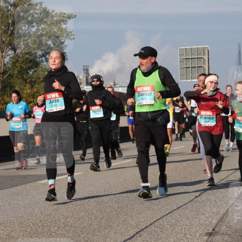 03.10.2025 - Köhlbrandbrückenlauf Luisa Fischer http://msf.ph/oto/9014453 03.10.2025 10:58:45 Position 3 3134, 1674, 3500, 3499 meine-sportfotos.de