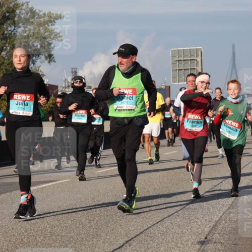 03.10.2025 - Köhlbrandbrückenlauf Luisa Fischer http://msf.ph/oto/9014457 03.10.2025 10:58:45 Position 3 3134, 1674, 3500, 3499 meine-sportfotos.de