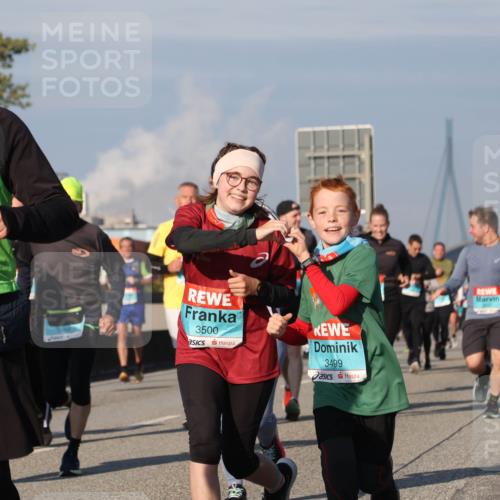 03.10.2025 - Köhlbrandbrückenlauf Luisa Fischer http://msf.ph/oto/9014471 03.10.2025 10:58:47 Position 3 1674, 3469, 3500, 3499 meine-sportfotos.de
