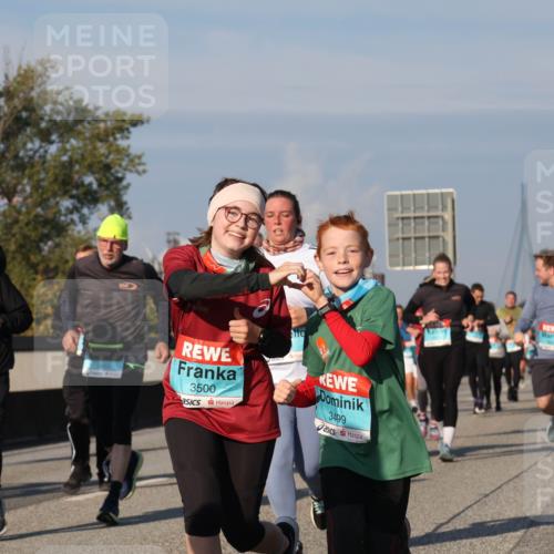 03.10.2025 - Köhlbrandbrückenlauf Luisa Fischer http://msf.ph/oto/9014476 03.10.2025 10:58:48 Position 3 2093, 3469, 3500, 3499 meine-sportfotos.de