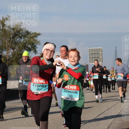 03.10.2025 - Köhlbrandbrückenlauf Luisa Fischer http://msf.ph/oto/9014479 03.10.2025 10:58:48 Position 3 2093, 3500, 3499 meine-sportfotos.de