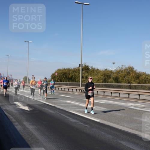 03.10.2025 - Köhlbrandbrückenlauf Julia Fischer http://msf.ph/oto/9014482 03.10.2025 13:09:54 Position 3  meine-sportfotos.de