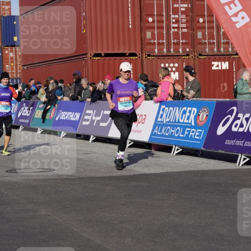 03.10.2025 - Köhlbrandbrückenlauf Michael Burmester http://msf.ph/oto/9014487 03.10.2025 10:14:32 Ziel 1305, 1598, 2230, 2747, 2938, 2951, 2986, 3461, 3645 meine-sportfotos.de