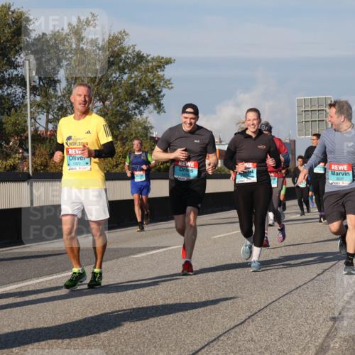 03.10.2025 - Köhlbrandbrückenlauf Luisa Fischer http://msf.ph/oto/9014502 03.10.2025 10:58:51 Position 3 1922, 3470, 3037, 01 meine-sportfotos.de