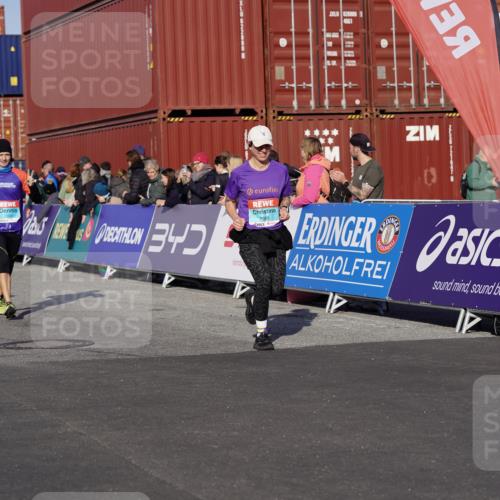 03.10.2025 - Köhlbrandbrückenlauf Michael Burmester http://msf.ph/oto/9014513 03.10.2025 10:14:33 Ziel 1305, 1598, 1820, 2230, 2747, 2938, 2951, 2986, 3461, 3645, 3843 meine-sportfotos.de