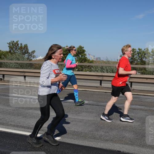 03.10.2025 - Köhlbrandbrückenlauf Julia Fischer http://msf.ph/oto/9014528 03.10.2025 13:10:02 Position 3  meine-sportfotos.de