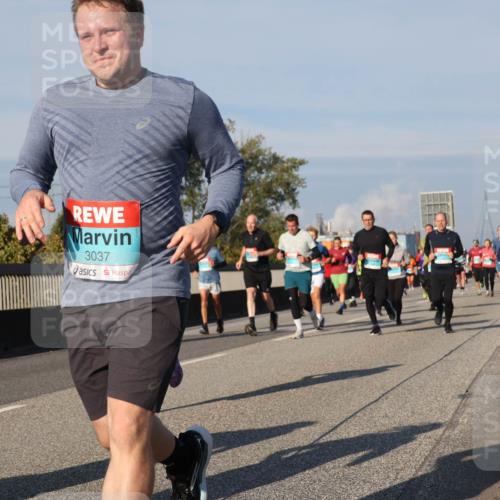 03.10.2025 - Köhlbrandbrückenlauf Luisa Fischer http://msf.ph/oto/9014539 03.10.2025 10:58:54 Position 3 3037 meine-sportfotos.de