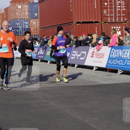 03.10.2025 - Köhlbrandbrückenlauf Michael Burmester http://msf.ph/oto/9014545 03.10.2025 10:14:34 Ziel 1305, 1598, 1633, 1820, 2230, 2747, 2938, 2951, 2986, 3645, 3843 meine-sportfotos.de