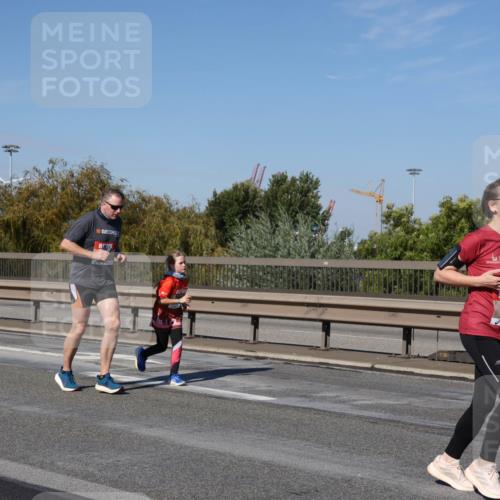 03.10.2025 - Köhlbrandbrückenlauf Julia Fischer http://msf.ph/oto/9014570 03.10.2025 13:10:12 Position 3 5244 meine-sportfotos.de