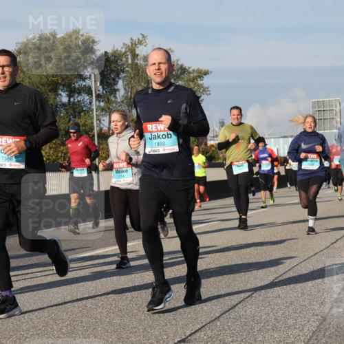 03.10.2025 - Köhlbrandbrückenlauf Luisa Fischer http://msf.ph/oto/9014576 03.10.2025 10:58:58 Position 3 1588, 3126, 1714, 1892, 2230 meine-sportfotos.de