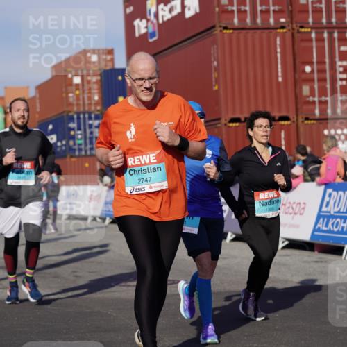 03.10.2025 - Köhlbrandbrückenlauf Michael Burmester http://msf.ph/oto/9014585 03.10.2025 10:14:35 Ziel 1305, 1598, 1633, 1820, 2230, 2747, 2938, 2951, 2986, 3645, 3843 meine-sportfotos.de